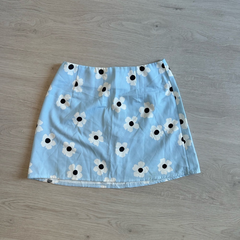 Floral mid waist mini skirt